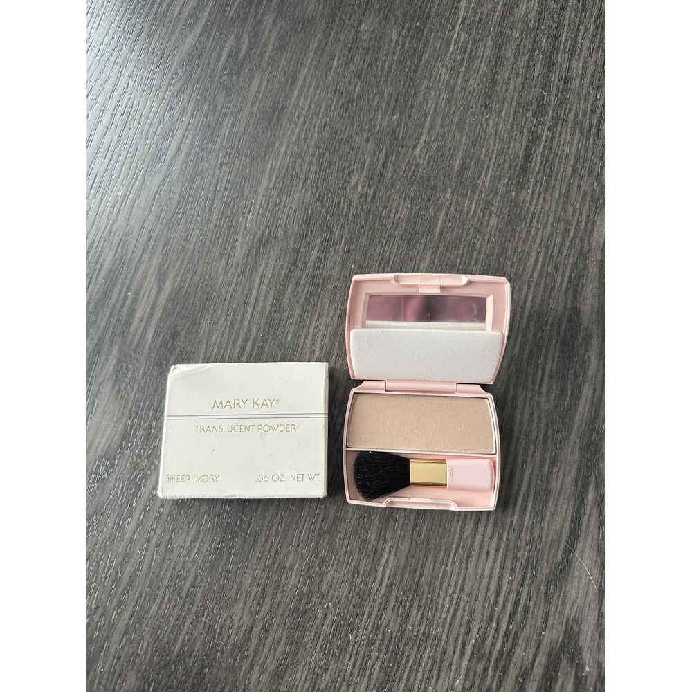 Mary Kay Translucent Pressed Powder. Compact. Sheer Ivory 0530.โ 0.36oz. New